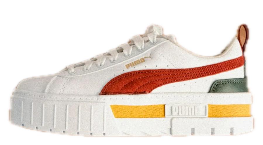 Tênis Puma Mayze branco com faixa terracota e solado alto