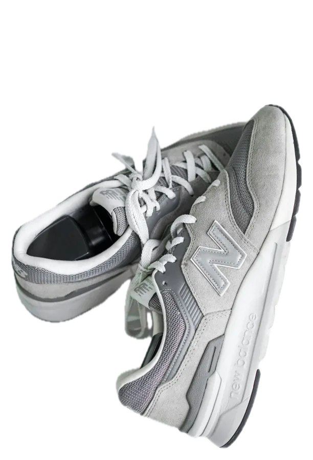 Tênis New Balance 997H cinza de camurça